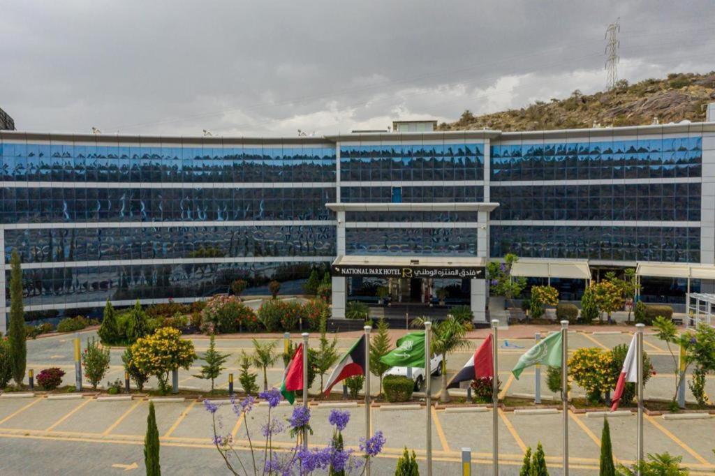 באלג'וראשי National Park Hotel מראה חיצוני תמונה